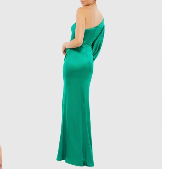 Ieena Mac Duggal Emerald Green Satin Puff Sleeve One Shoulder Gown - Reemoly - Picture 4 of 13
